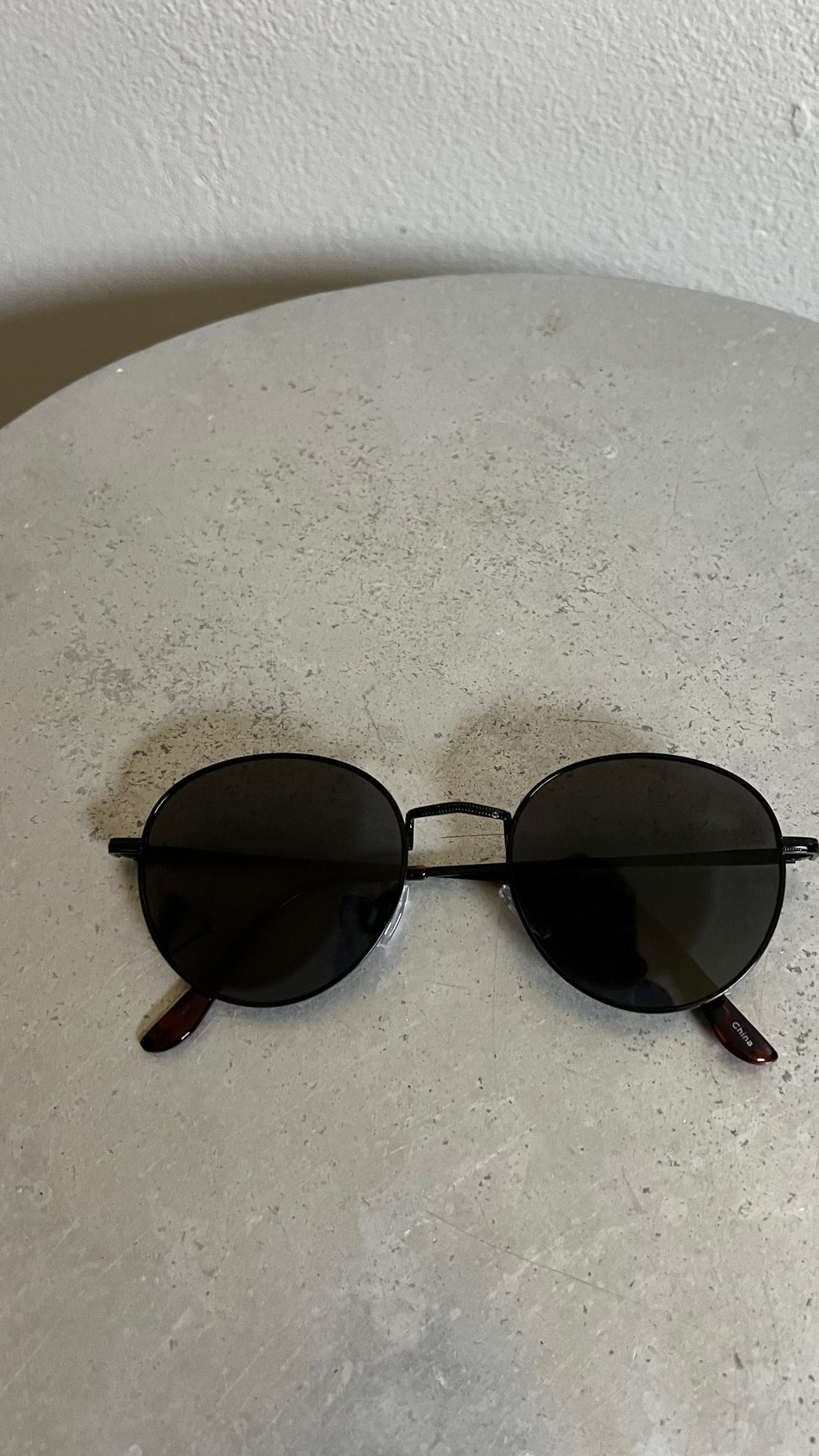 Round Sunglasses Black