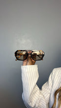 Load image into Gallery viewer, Tortoise Frame/Light Brown Lens Sunglasses
