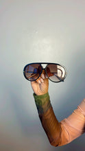 Load image into Gallery viewer, Black Frame/Gradient Lens Sunglasses
