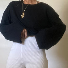 Load image into Gallery viewer, Long Sleeve Crop
